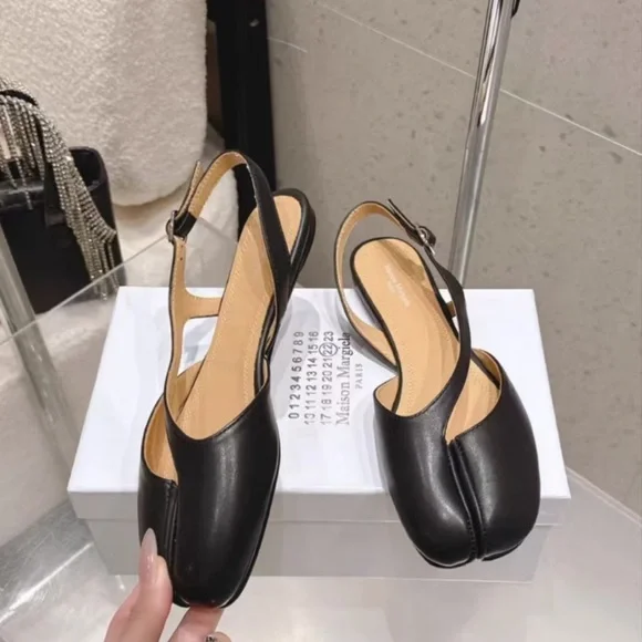 MM6 Maison Martin Margiela Black Split-Toe Slingback Mules with Tan Insole - Picture 5 of 9